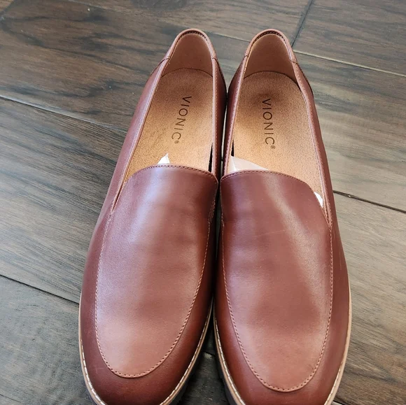 Vionic Kensley Leather Slip-On Lug Sole Platform Loafers. Women's size 9.5. - Picture 2 of 11